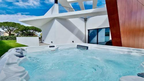Villa Waterfall - Luxury Villa 10min From The Center