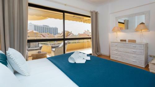 Dazzling 2bdr Apartment W/balcony & Pool By Lovelystay