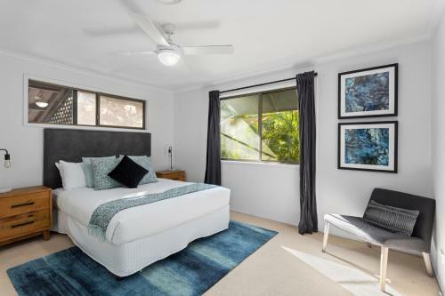 Spacious 4-bed Home With Waterfront Pontoon