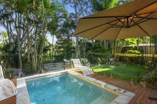 Spacious 4-bed Home With Waterfront Pontoon