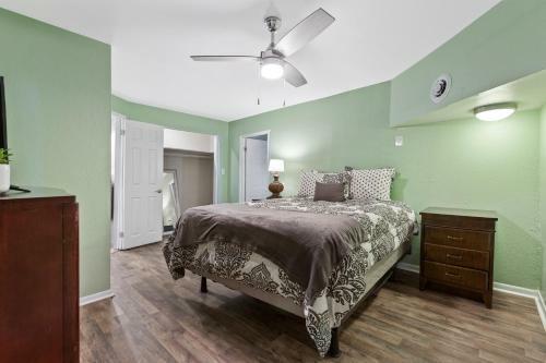 Charming Home W/firepit Centrally Located To Downtown And Beaches