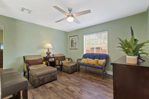 Charming Home W/firepit Centrally Located To Downtown And Beaches