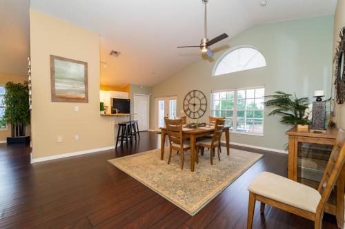 2819 3-bed Orlando Pool Home W/water View-games Rm
