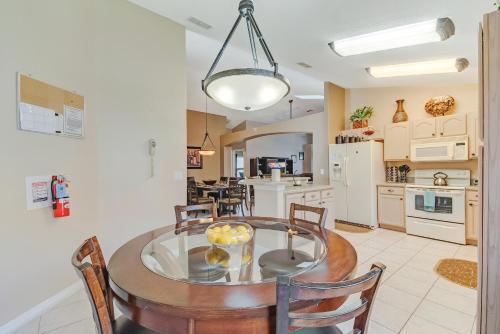 Two Master Bedrooms Pool Home Private Yard