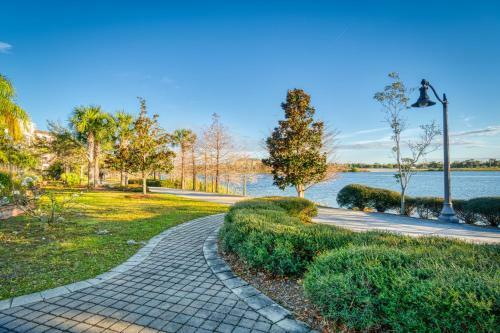 Vc6-106 3 Bedroom Great Location Lakeview