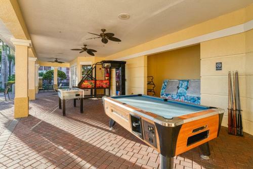 Vc6-106 3 Bedroom Great Location Lakeview
