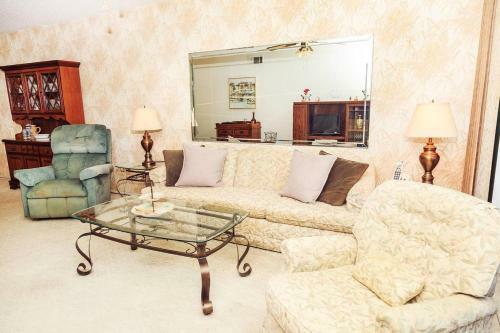 Golf Course View 2 Bedroom 2 Bath Condo!