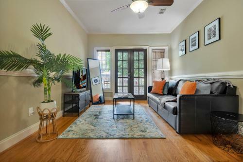 Apartamento Cozy Midtown Apt Near Local Entertainment