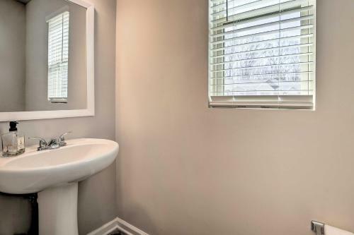 Idyllic Atlanta Townhome About 11 Mi To Dtwn!