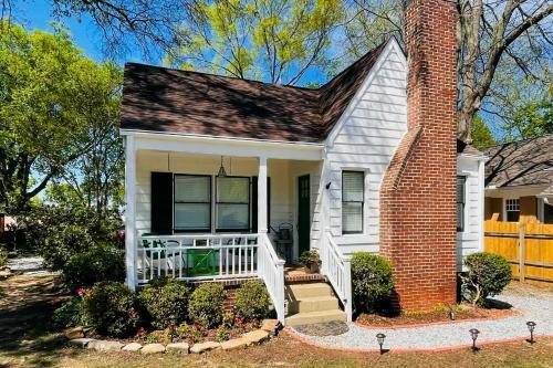 Charming Atlanta Retreat With Grill And Fire Pit!