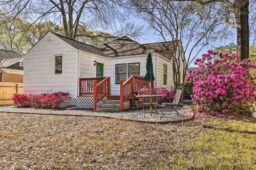 Charming Atlanta Retreat With Grill And Fire Pit!