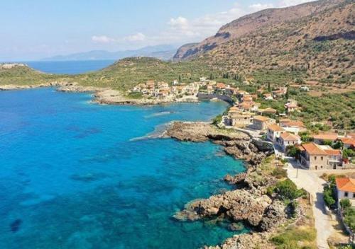 Villa Mani Theasis