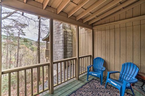 Cozy Treetop Cabin With Mountain And Forest Views