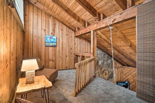 Cozy Treetop Cabin With Mountain And Forest Views