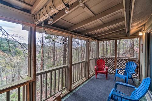 Cozy Treetop Cabin With Mountain And Forest Views