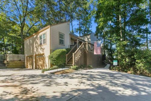?yard+bbq ? Garden Tub ? Fireplace ? A/c ? Games ?