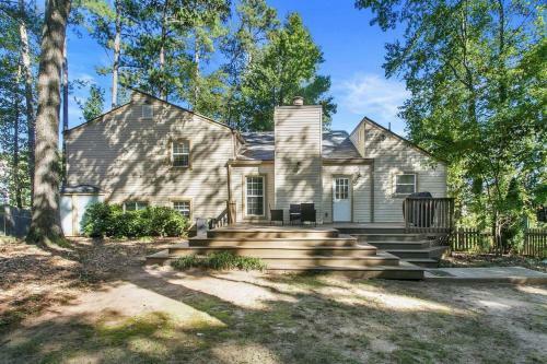 ?yard+bbq ? Garden Tub ? Fireplace ? A/c ? Games ?