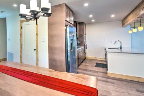 New Construction With Modern Design And Hot Tub!