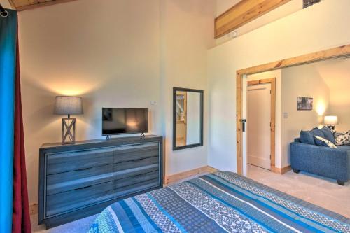 New Construction With Modern Design And Hot Tub!