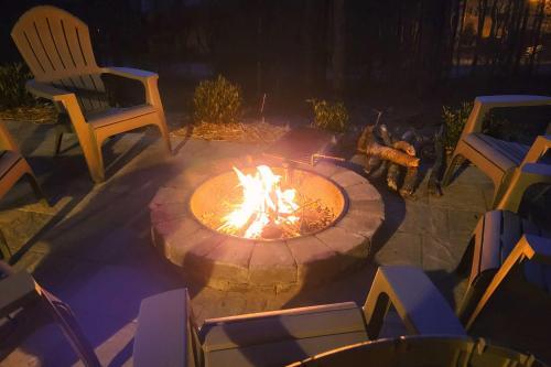 New Construction With Modern Design And Hot Tub!