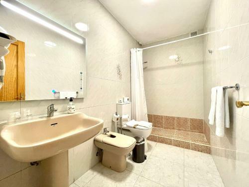 Two Bedroom Apartment, Freewifi Balcony, Great View In Frontera