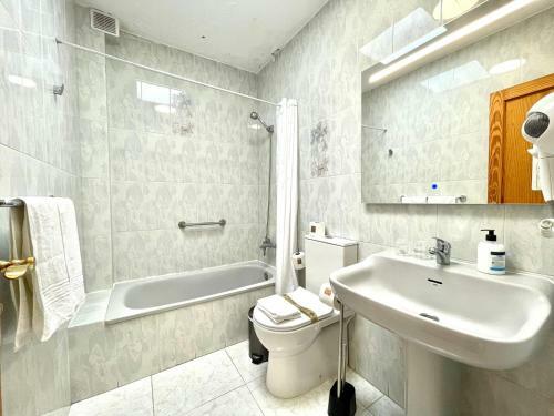 Two Bedroom Apartment, Freewifi Balcony, Great View In Frontera