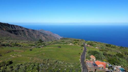 Two Bedroom Apartment, Freewifi Balcony, Great View In Frontera