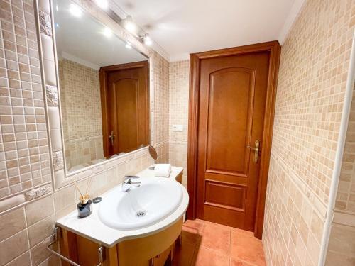 Spacious & Beautiful 3 Br Apartment At Las Brisas