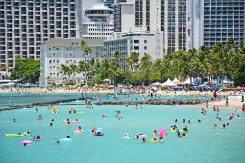Waikiki Banyan #908-t2