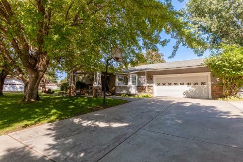 Tranquility Base - Family Fun Modern Farm House