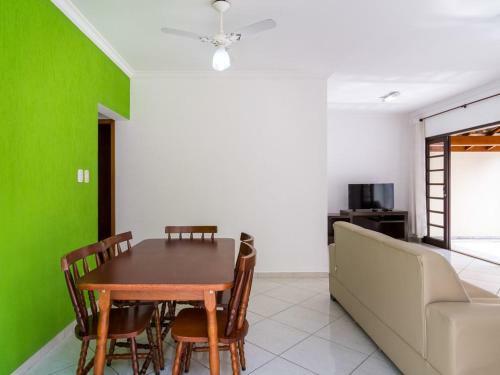 Casa Ampla E Arejada, Com Piscina E Churrasqueira