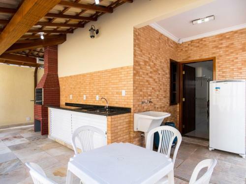 Casa Ampla E Arejada, Com Piscina E Churrasqueira
