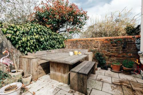Wood House - Pet Friendly
