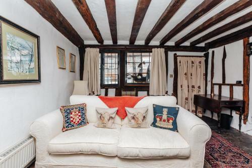 Tudor Cottage ? An Enchanting Unique Stay