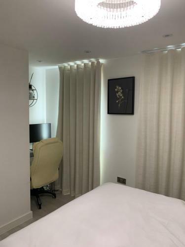 A Byk Luxury Room With Private Shower And Toilet