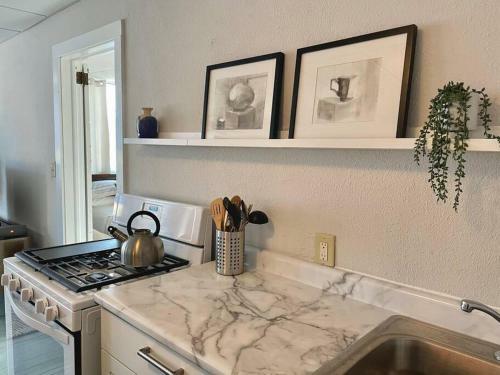 Tranquil Apartment For R&r In Historic Uptown