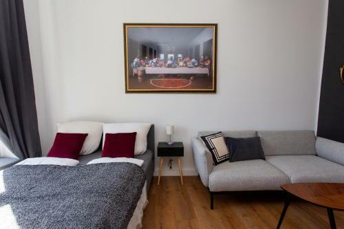 Full House Apartment Hotel