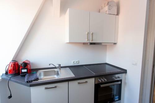 Full House Apartment Hotel