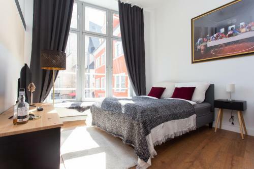 Full House Apartment Hotel
