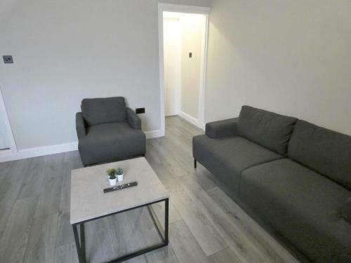 Hostal New Modern Shared House With Private Rooms