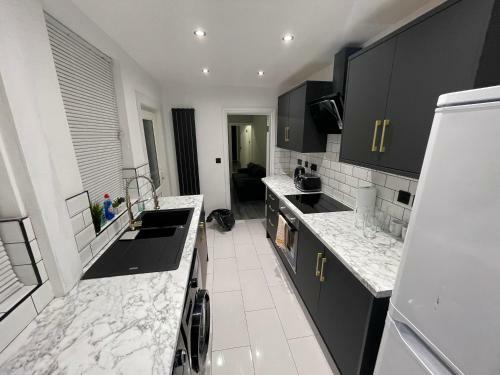 Hostal New Modern Shared House With Private Rooms