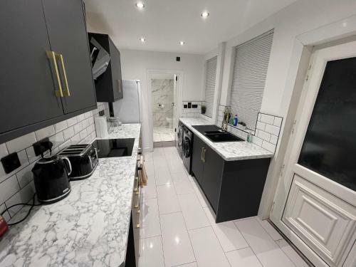 Hostal New Modern Shared House With Private Rooms