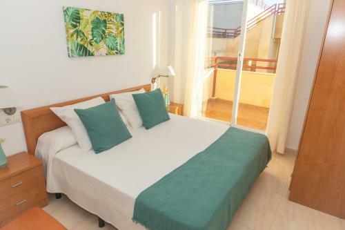 Apartamento Con Piscina Y Garaje En Los Ca�os De Meca.