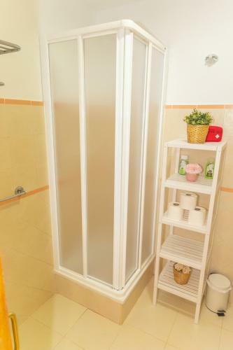 Apartamento Con Piscina Y Garaje En Los Ca�os De Meca.