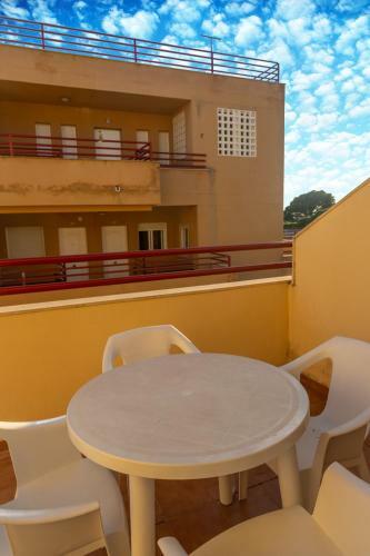Apartamento Con Piscina Y Garaje En Los Ca�os De Meca.