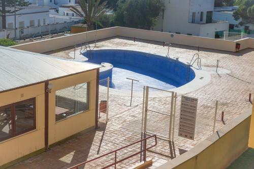 Apartamento Con Piscina Y Garaje En Los Ca�os De Meca.