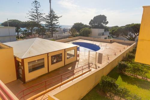 Apartamento Con Piscina Y Garaje En Los Ca�os De Meca.