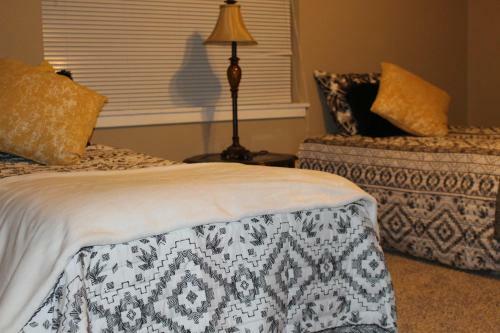 Super Spacious, Private, Quiet, Comfy Home Away From Home