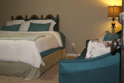 Super Spacious, Private, Quiet, Comfy Home Away From Home