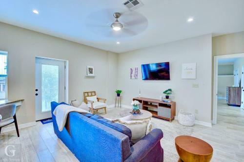 Luxury Downtown Apartment-2/2.5
